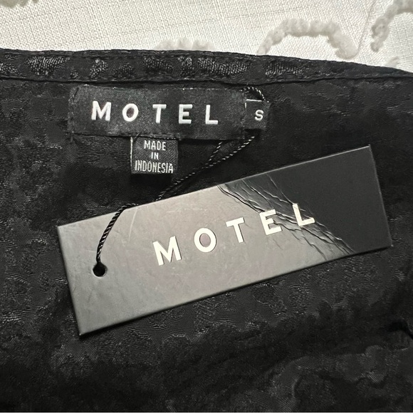 Motel Datista Slip Dress In Satin Cheetah‎ Black - Picture 11 of 12